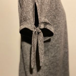 Loose, short-sleeved (w/ tie), grey crew neck top